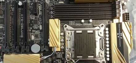 Imágenes de la tarjeta madre X79 Deluxe de Asus